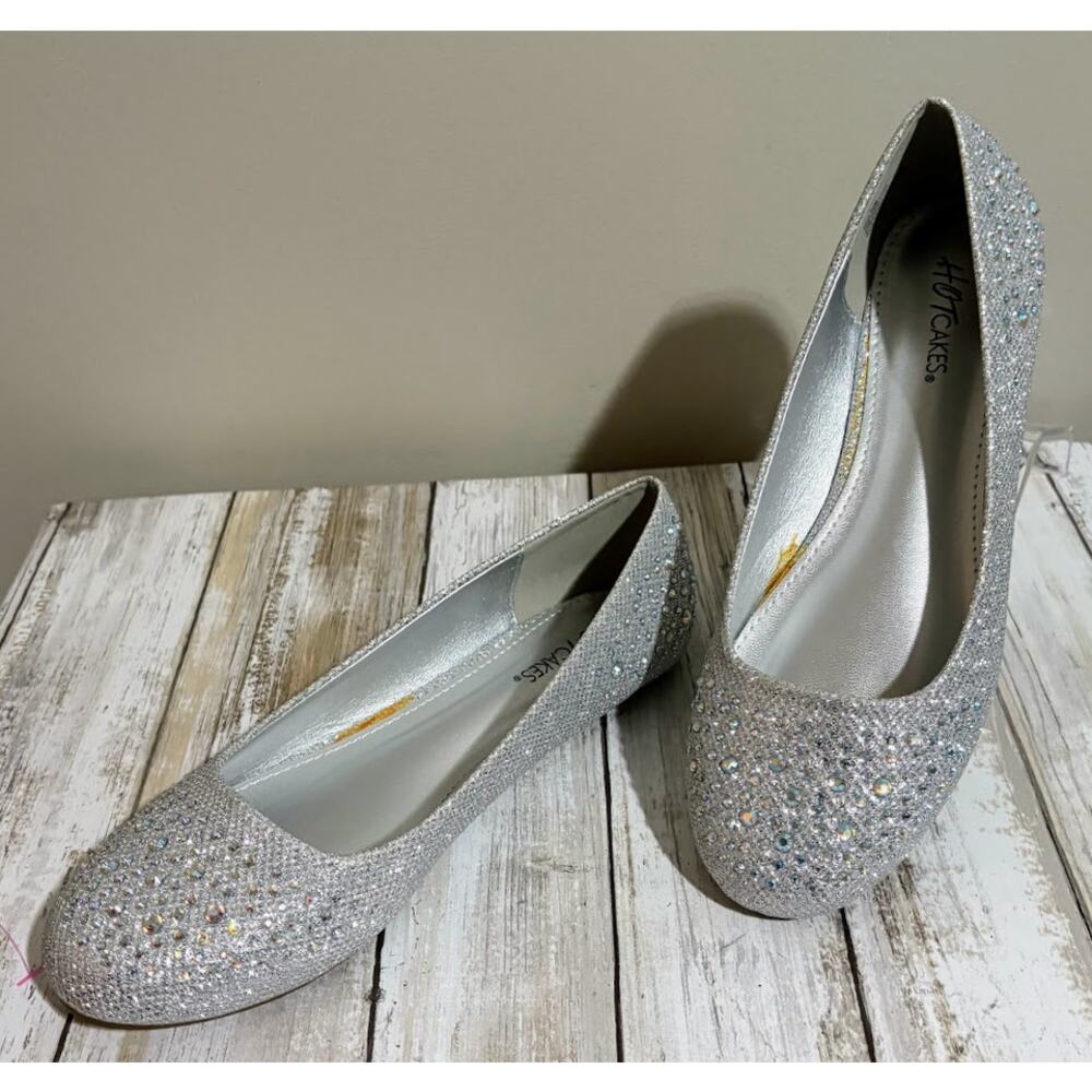 Hot Cakes Women's Silver Bedazzled Ballet Flats‎ Size 6.5 NWB